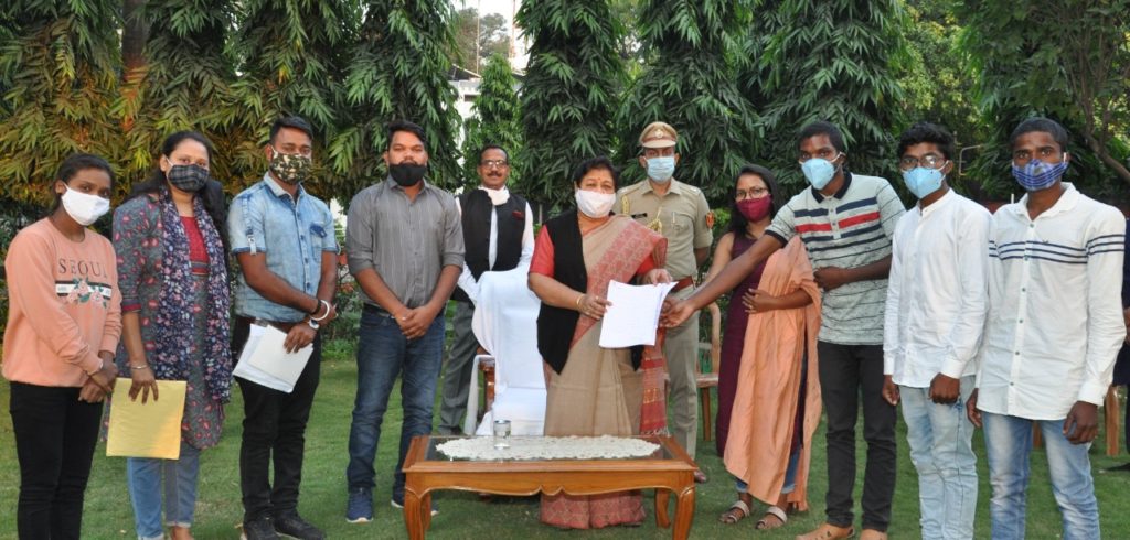 राज्यपाल को नीट परीक्षा के अभ्यर्थियों ने अपनी समस्या से अवगत कराया