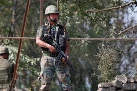 पुलवामा में सुरक्षा बलों के साथ हुए मुठभेड़ के बाद भागे आतंकवादी