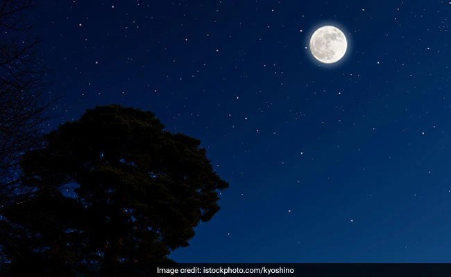 कार्तिक पूर्णिमा के दिन लगने वाला है साल का आखिरी चंद्र ग्रहण, यहां जानें सूतक काल और समय