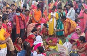 राम नगरी अयोध्या में छठोंत्सव पर दिखी भक्तों की आस्था