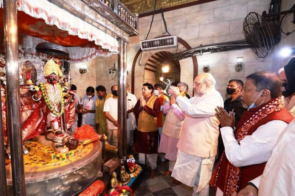 दक्षिणेश्वर पहुंचे गृह मंत्री अमित शाह ने की पूजा अर्चना