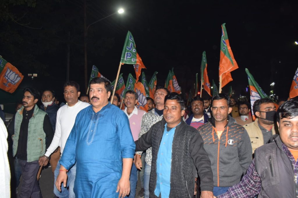 त्रिपुरा में ममता बनर्जी के ख़िलाफ़ भाजपा नेता सुदीप राय बर्मन के नेतृत्व में विशाल रैली