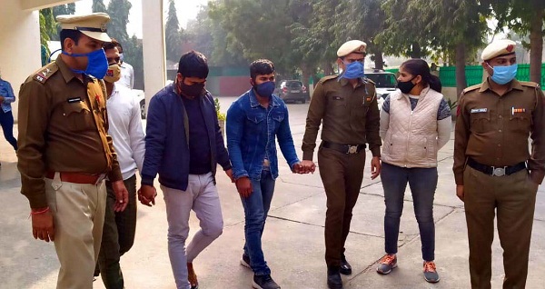 इंश्योरेंस पॉलिसी के नाम पर फ्रॉड करने वाले गिरोह के दो आरोपी गिरफ्तार