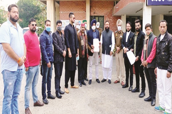 पंजाबी अभिनेता योगराज पर एफआईआर दर्ज करने की मांग