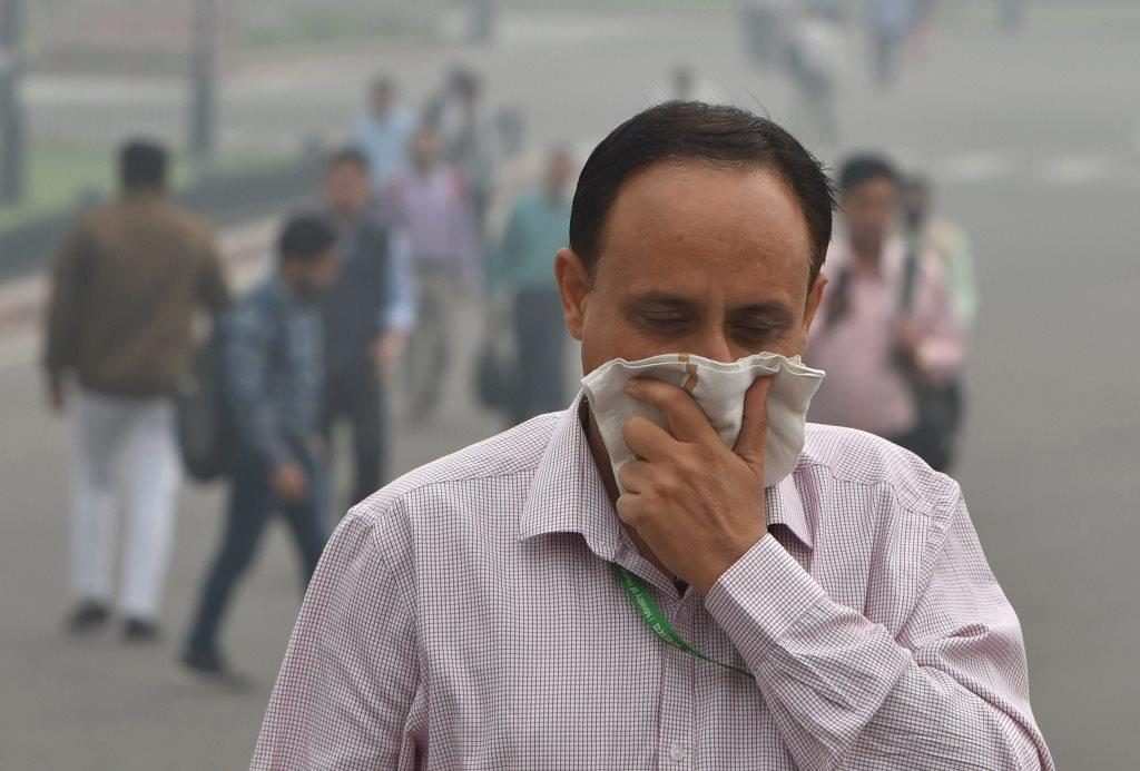 दिल्ली में छाया कोहरा, वायु गुणवत्ता ‘बहुत खराब’