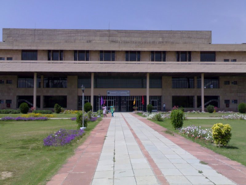 विवि में फसलों के गुणवत्ता वाले बीज तैयार होंगे: प्रो. समर