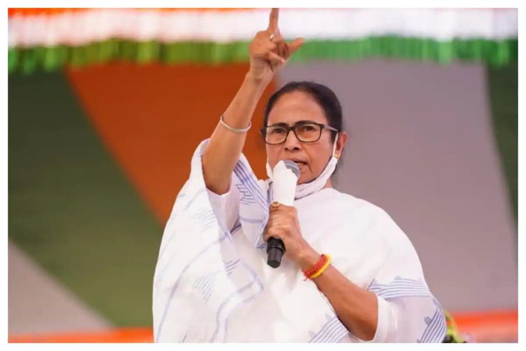 सीबीआई रिपोर्ट का बड़ा खुलासा, शारदा चिटफंड घोटाले में आया ममता बनर्जी का नाम