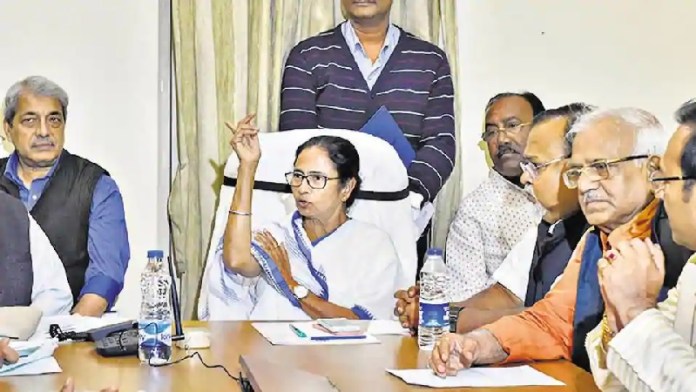 ममता बनर्जी ने बुलाई कैबिनेट की बैठक, 4 मंत्री रहे गायब