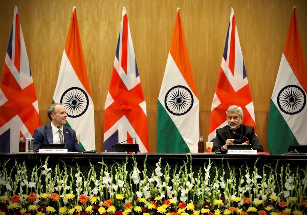 भारत और यूके विदेश मंत्रियों की मुलाकात से परस्पर दोस्ती के नए आयाम भारत और यूके विदेश मंत्रियों की मुलाकात से परस्पर दोस्ती के नए आयाम