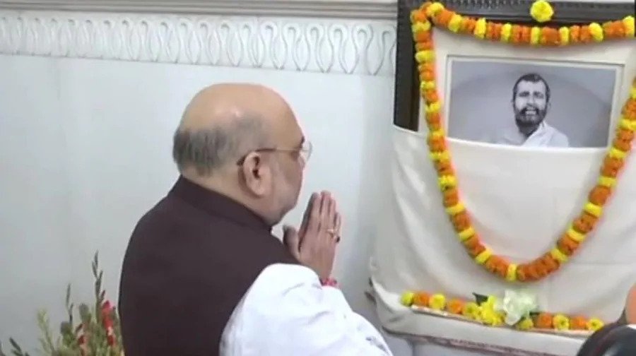 पश्चिम बंगाल पहुंचे अमित शाह, स्वामी विवेकानंद के पैतृक आवास राम कृष्ण आश्रम में अर्पित की श्रद्धांजलि