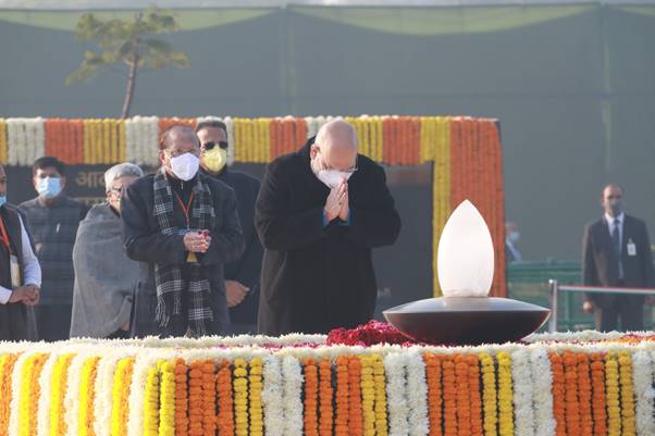 केन्द्रीय गृह मंत्री श्री अमित शाह ने पूर्व प्रधानमंत्री भारत रत्न अटल बिहारी वाजपेयी को उनकी जयंती पर श्रद्धांजलि दी