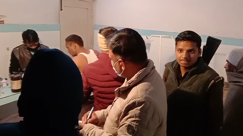 संभल के रायपुर गांव में गैस लिक होने पर धमाका, 4 लोग झुलसे