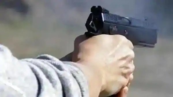 जमीनी विवाद में रिटायर्ड फौजी ने चलाई अंधाधुंध गोलियां, एक की मौत