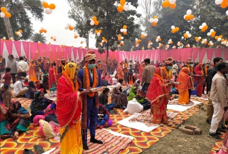 यहां एक ही मंडप में बेटी के साथ मां ने भी लिए सात फेरे, विवाह देखने वाला हर कोई हैरान