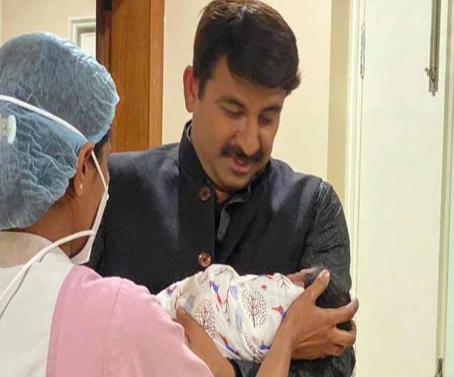 भोजपुरी फिल्मों के स्टार और भाजपा सांसद मनोज तिवारी के घर आई नन्हीं परी.. Bhojpuri film star Manoj Tiwari came to her home. Yes, Manoj Tiwari, an MP from North-East Delhi Lok Sabha and a famous actor-singer from Bhojpuri, has become the father of a daughter.