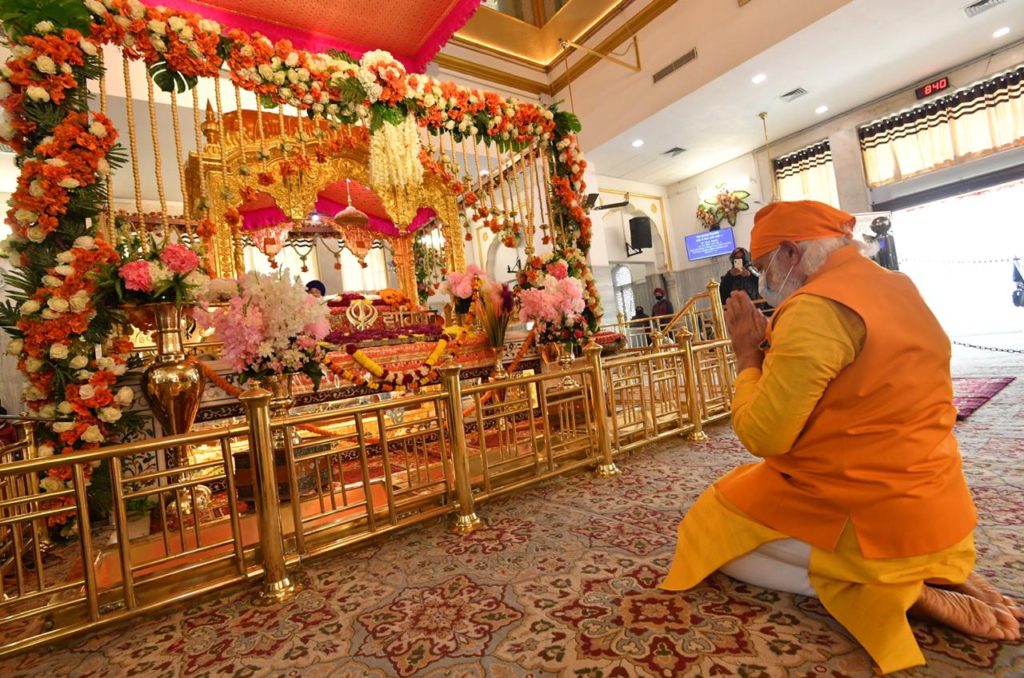 अचानक रकाबगंज गुरूद्वारा पहुंचे पीएम मोदी, मत्था टेका
