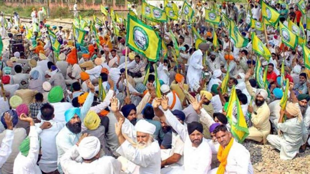 किसान आंदोलन का 23वें दिन भी दिल्ली बॉर्डर पर अड़े किसान, बोले- पीएम मोदी करें बात
