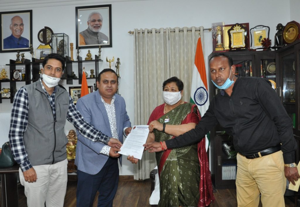 राज्यपाल ने कोचिंग संचालकों की समस्याओं के समाधान के लिए शिक्षा मंत्री से की चर्चा