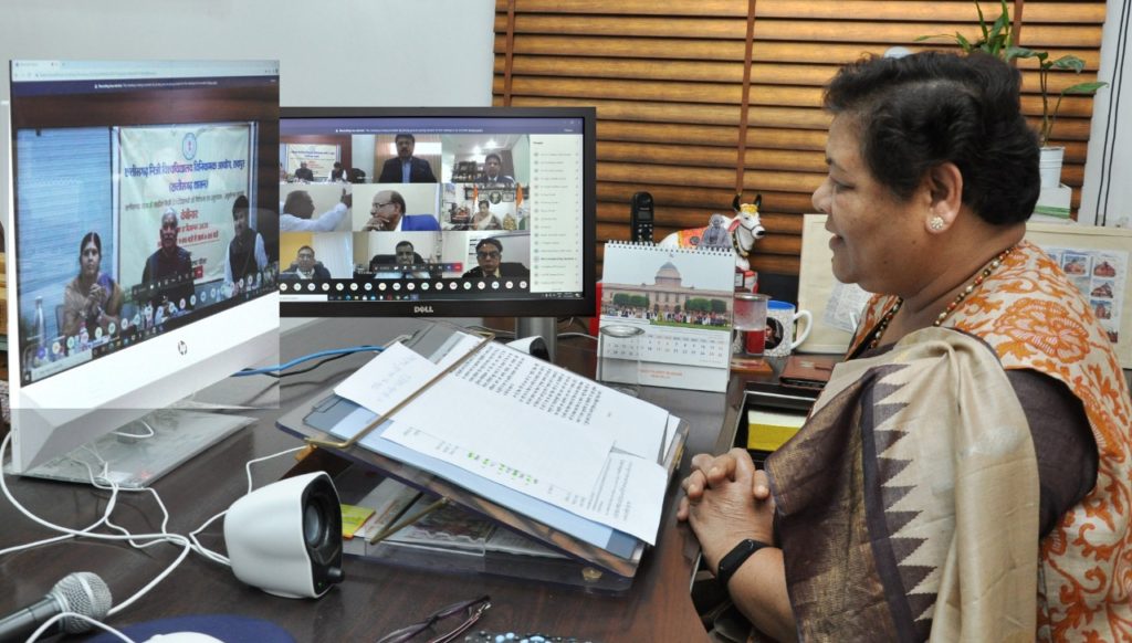 विद्यार्थियों को ऐसी शिक्षा दें, जो उन्हें संस्कारवान बनाएं और नैतिक रूप से मजबूत बनाए: सुश्री उइके