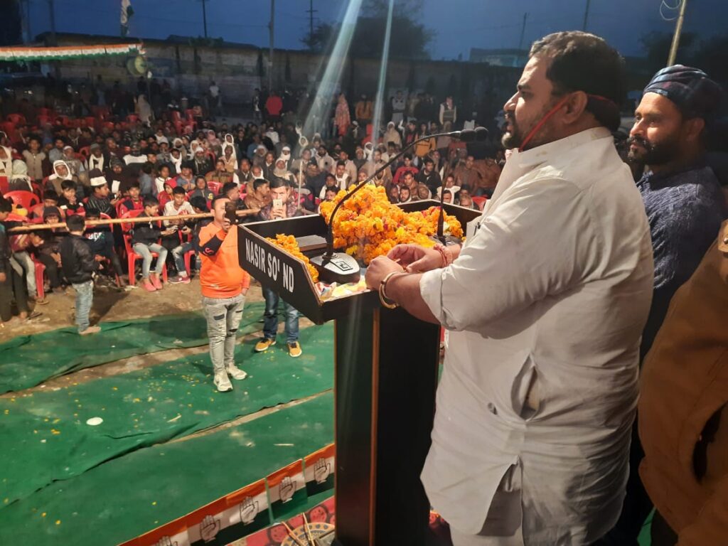 किसानो को उधयोगपतियों का गुलाम बना रही भाजपा- धीरज गुर्जर
