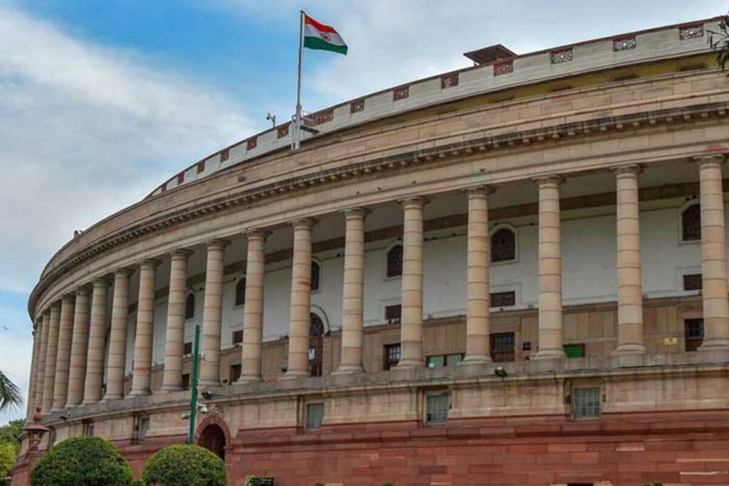 बजट सत्र 2021: आज से शुरू होगा बजट सत्र, कांग्रेस, शिवसेना और तृणमूल कांग्रेस समेत 18 विपक्षी दल करेंगे राष्ट्रपति के अभिभाषण का बहिष्कार The budget session of Parliament starts from today ie Friday. Meanwhile, 18 opposition parties in the country, including Congress,