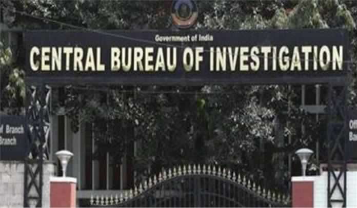 CBI ने अपने ही डीएसपी और इंस्पेक्टर को भ्रष्टाचार के मामले में गिरफ्तार किया The CBI has arrested its own DSP RK Rishi, Inspector Kapil Dhankhar and lawyer Manohar Malik in a corruption case. The connivance of CBI officers