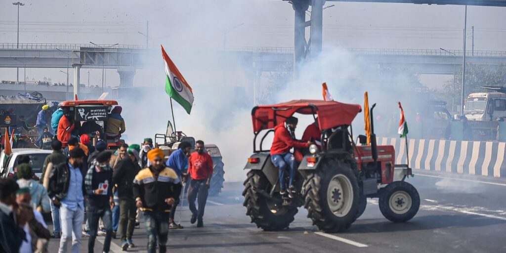 गणतंत्र दिवस हिंसा: दिल्ली पुलिस ने की अपील, ट्रैक्टर रैली के दौरान हिंसा के जो भी गवाह हैं वे आए आगे The Delhi Police has appealed to the general public that all those who are witness to the violent violence during the tractor rally on behalf