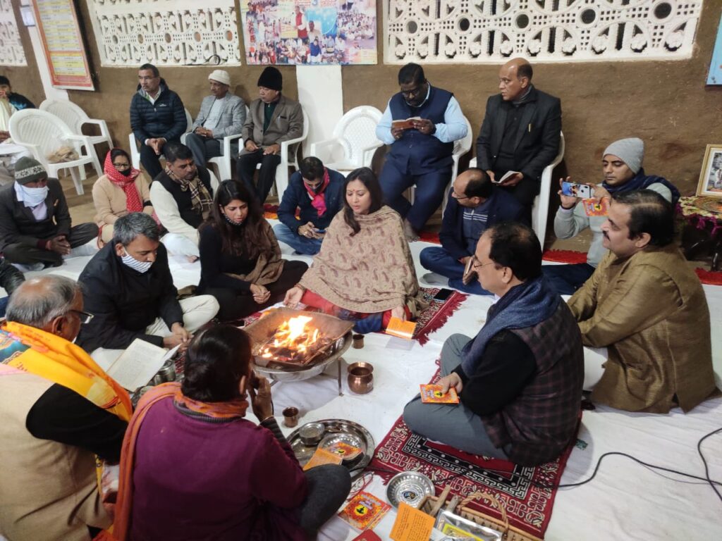 कामधेनु आरोग्य संस्थान में अंग्रेजी नव वर्ष के अभिनंदन एवं मासिक हवन समारोह गुरुग्राम में आयोजित