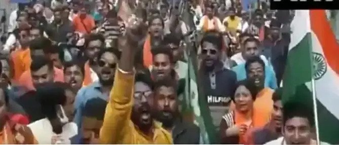 भाजपा नेता शुभेंदु अधिकारी की रैली में जमकर हुई नारेबाजी, तीन भाजपा कार्यकर्ता गिरफ्तार Sloganeering shouted at the rally of the BJP leader Shubhendu Adhikari in Hooghly, which has created a ruckus. Police have arrested three BJP workers