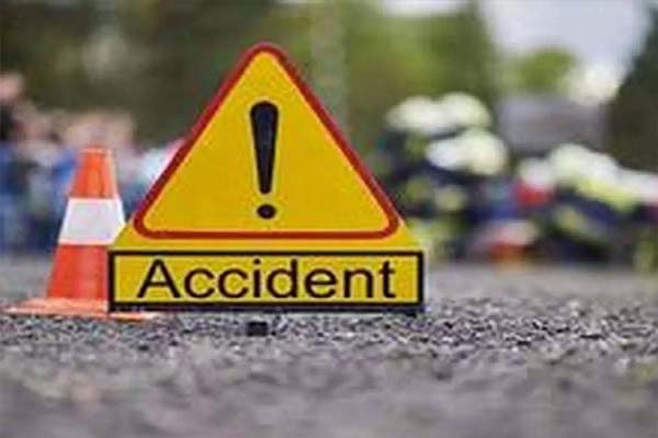 घने कोहरे के कारण बस और एंबुलेंस की टक्कर, वृद्ध की मौत