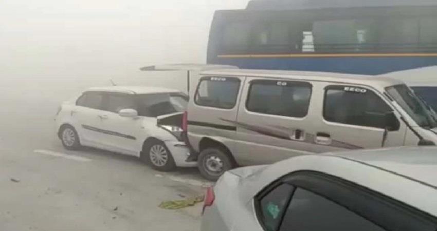 घना कोहरा बना दुर्घटना का कारण, ईस्टर्न पेरिफेरल एक्सप्रेस वे पर टकराई 25 गाड़ियां Many accidents are occurring in Delhi NCR due to dense fog.