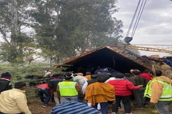मुरादाबाद में हाईवे पर पशुओं से भरा कंटेनर पलटा, 6 की मौत