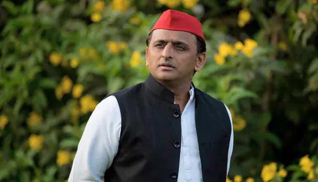सपा अध्यक्ष अखिलेश यादव ने अमेरिका से की भारत के राजनीति की तुलना The Samajwadi Party (SP) president of Uttar Pradesh Akhilesh Yadav constantly targets the BJP's UP government. This time he has compared