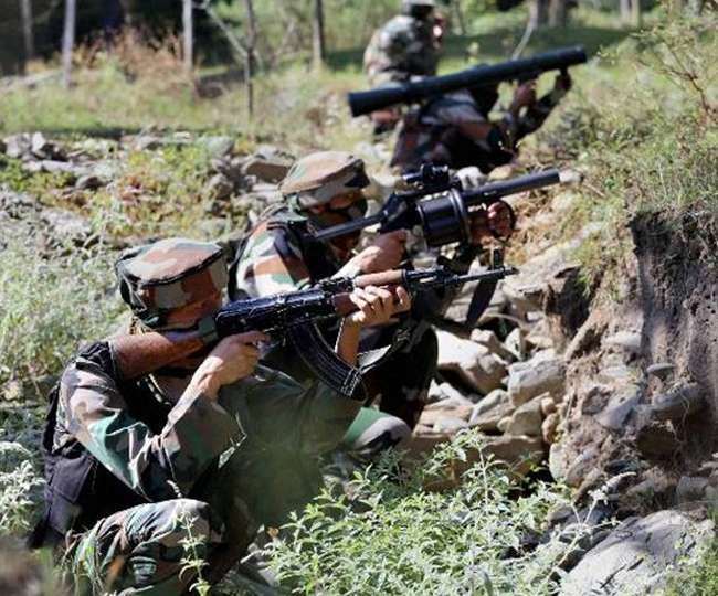 पाकिस्तान ने फिर किया सीजफायर का उल्लंघन, भारतीय सेना ने तीन आतंकियों को किया ढ़ेर Pakistan again violated ceasefire along the Indian borders with Jammu and Kashmir and Pak militants tried to infiltrate the Indian border. Indian Army