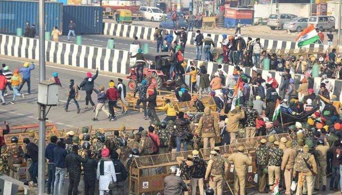 दिल्ली हिंसा मामले की क्राइम ब्रांच करेगी जांच, 300 से अधिक पुलिसकर्मी घायल Violent violence has taken place in the name of farmer protests in Delhi. More than 300 policemen have been injured in this incident.