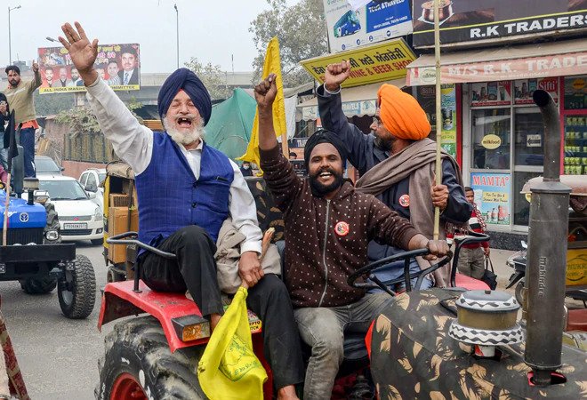 ट्रैक्टर परेड को लेकर किसानों ने मांगी लिखित परमिशन, पुलिस ने रखीं शर्तें The protests of farmers against agricultural laws are not taking the name of end. Even after 10 rounds of talks between the farmers and the government