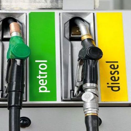 3 दिनों बाद फिर बढ़े पेट्रोल के दाम, जानिए अपने शहर का भाव After 3 days, the price of petrol and diesel was increased today. the price of petrol has gone to a new high in all four major metros,