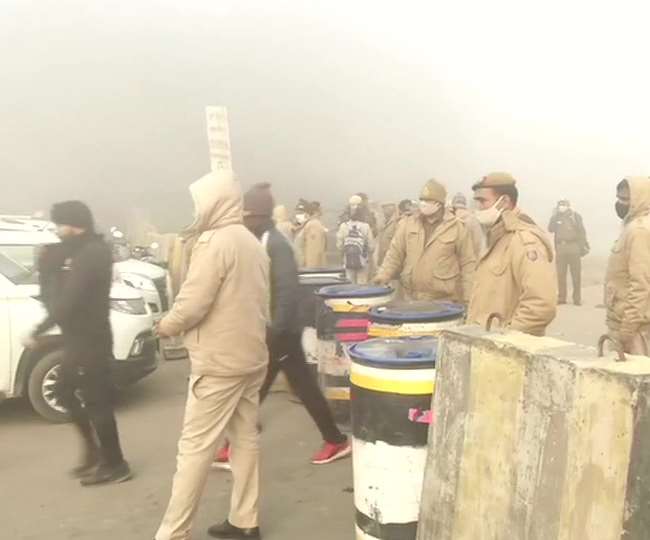 सिंघु बार्डर खाली करवाने की मांग को लेकर स्थानीय लोगों और किसानों में झड़प