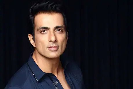 नए मिशन पर है अभिनेता सोनू सूद, बोले- हर बच्चे तक पंहुचेगा स्मार्टफोन Sonu Sood is constantly helping poor and forced people