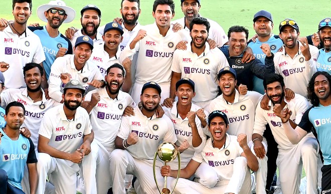 आस्ट्रेलिया पर ऐतिहासिक विजय के बाद स्वदेश लौटी टीम इंडिया, लोगों ने किया स्वागत
