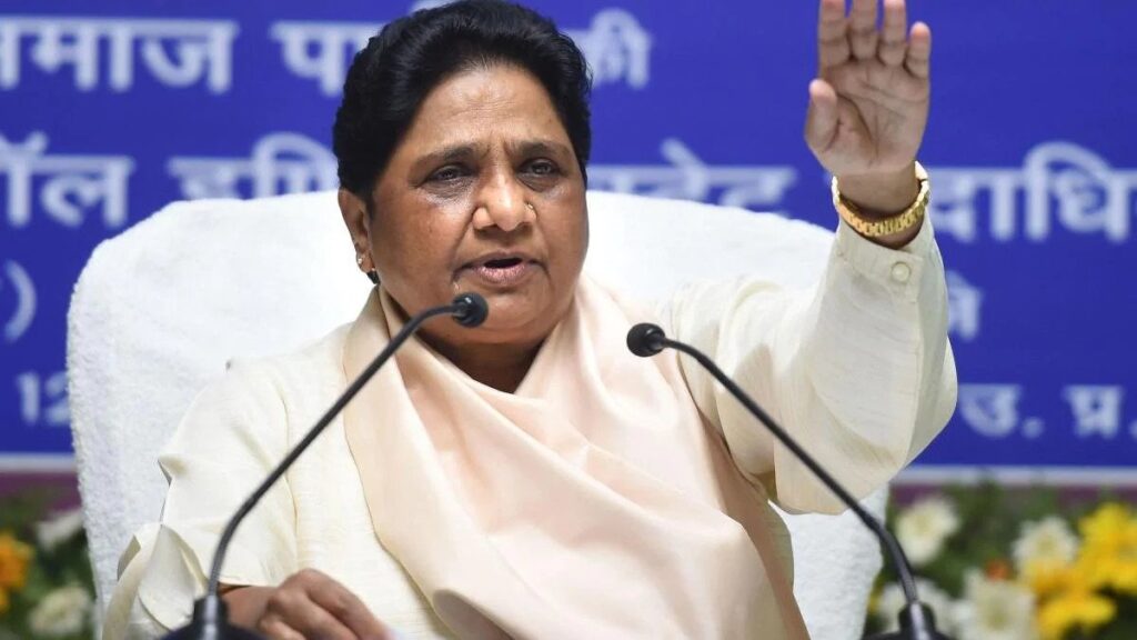 मायावती ने किया ऐलान, यूपी और उत्तराखंड में अकेले चुनाव लड़ेगी बसपा Former Uttar Pradesh Chief Minister and BSP President Mayawati has made a big announcement today on her 65th birthday.