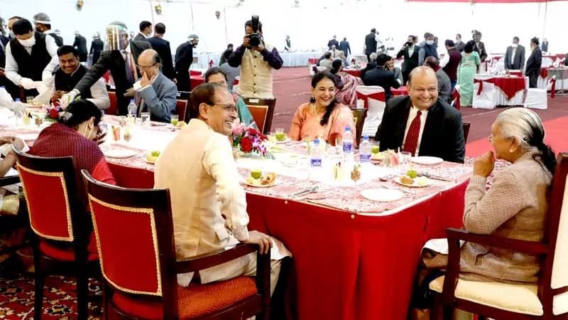 सीएम शिवराज सिंह ने नवनियुक्त मुख्य न्यायाधीश जस्टिस मोहम्मद रफीक के सम्मान में दोपहर भोज का किया आयोजन