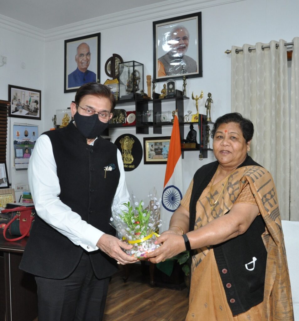 Mr. Pradeep Tandon, Chairman of Jindal Steel & Power Limited, paid a courtesy call to Governor Ms. Anusuiya Uike at Raj Bhavan.