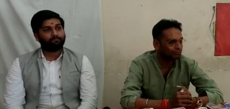 भाजपा किसान मोर्चा के प्रदेश मंत्री सिद्धार्थ अवस्थी ने नरेश टिकैत के बयान का किया पलटवार, बोले- टिकैट साहब ने किसानों के विषय में ना बोल कर व्यक्तिगत टिप्पणी की है …. Other laws from child marriage to the same were enacted over time by State Minister of BJP Kisan Morcha Siddharth Awasthi in a press