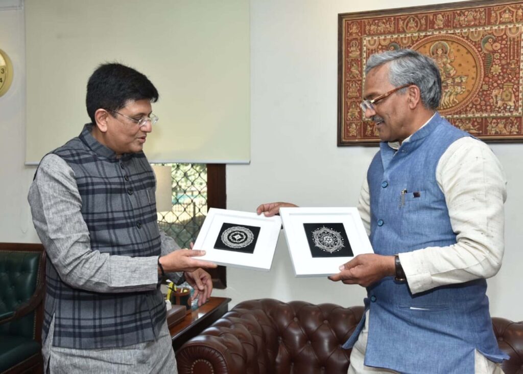 मुख्यमंत्री श्री त्रिवेन्द्र सिंह रावत ने उत्तराखण्ड में रेल कनेक्टिवीटी के विकास के लिए रेल मंत्री पीयूष गोयल को व्यक्त किया आभार Chief Minister Shri Trivendra Singh Rawat met Union Minister for Railways, Food and Public Distribution, Shri Piyush Goyal in New Delhi on Tuesday.