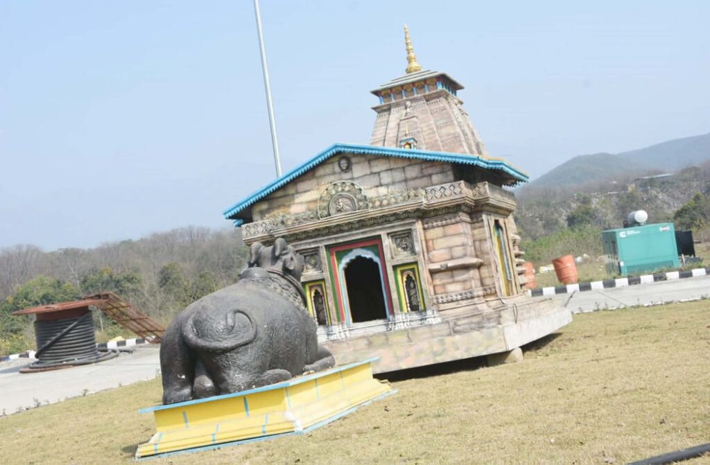 संस्कृति विभाग के म्यूजियम में संरक्षित रखी गई ‘केदारखण्ड’ झांकी The tableau of Uttarakhand, which was awarded for the third place on Republic Day this year, has been kept in the Museum / Auditorium of the Department of Culture at Garhi Cantt. After the formation of the state, Uttarakhand participated many times, but this is the first time that the tableau of Uttarakhand was awarded.