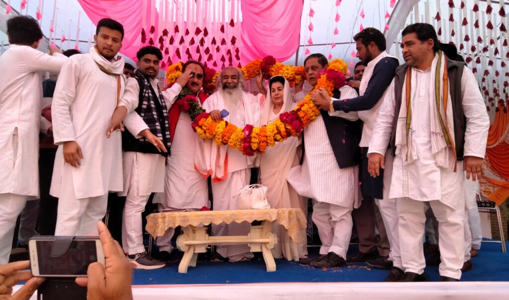 आचार्य प्रमोद कृष्णम ने किसान पंचायत को किया संबोधित, बोले- बादशाह ने कान मे डाट लगा रखी है Today, Kisan Mahapanchayat was organized by Congress leader Mutiurrahman Khan Bablu in village Khushalpur, in which Acharya Pramod Krishnam former MP Begum Nurbano Sahiba addressed Kisan Mahapanchayat