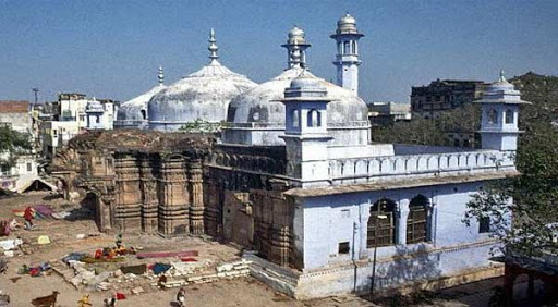 काशी विश्वनाथ-ज्ञानवापी केस में एक और मुकदमा, दावा- ज्ञानवापी पर सिर्फ और सिर्फ हिंदुओ का अधिकार है A new case has been filed in the court of Civil Judge Senior Division in the case of Kashi Vishwanath Temple and Gyanvapi Masjid, in which 8 people including Ranjana Agnihotri and Jitendra Singh, including Shringar Gauri and Adi Vishveshwar, are friends of Union of India, Uttar Pradesh Government DM, SSP, Uttar Pradesh Sunni Central Waqf Board Anjuman Intezamia Mosque and Trust Kashi Vishwanath Temple has been made a party.