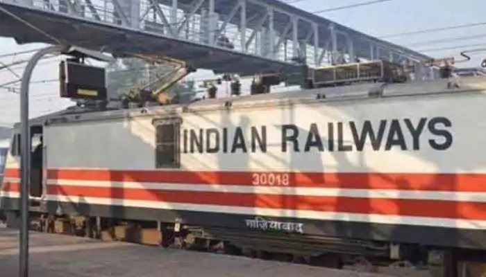 भारतीय रेलवे ने किया ऐलान, होली से पहले चलेंगी कई स्पेशल ट्रेनें- यहां देखें ट्रेनो की लिस्ट In view of the festive season, Indian Railways has announced to run several special trains before Holi. The Railways took this decision in view