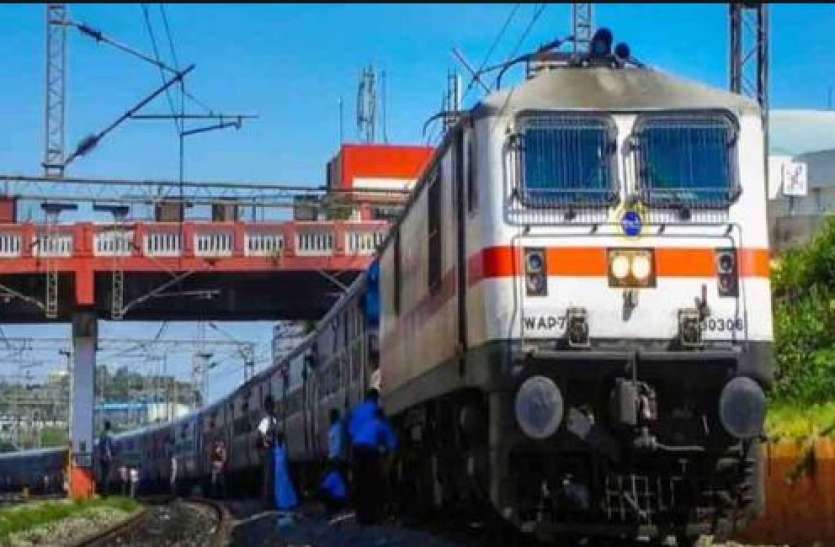 रेलवे ने कई स्पेशल ट्रेनें चलाने के लिए की घोषणा, इंदौर के यात्रियों को मिली राहत Keeping in mind the problems of passengers, Railways has announced to run special trains on several routes. These mainly include Indore-Delhi Sarai Rouhilla, Indore-Chandigarh, Indore-Udhampur, Indore-Amritsar, Bandra Terminus-Hazrat Nizamuddin and Mumbai Central-New Delhi Special.